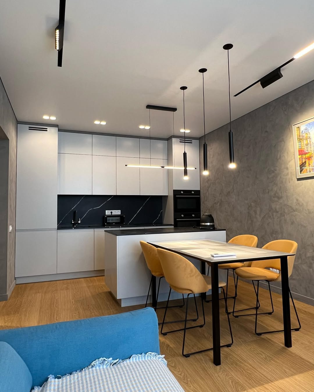 Современная светлая кухня